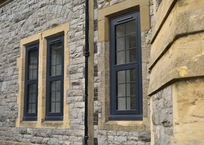 Air Maison - Converted Prison Flat With Parking