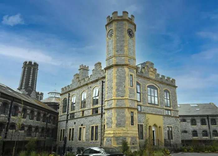 Air Maison - Converted Prison Flat With Parking