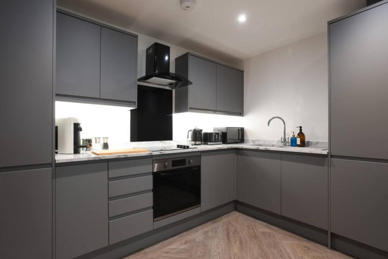 Air Maison - Converted Prison Flat With Parking *