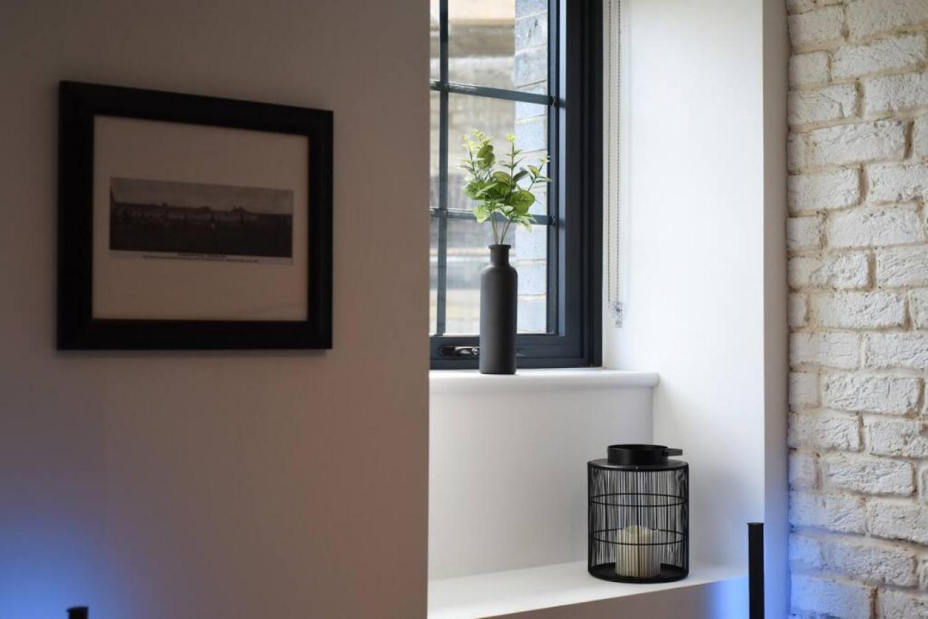 Air Maison - Converted Prison Flat With Parking *